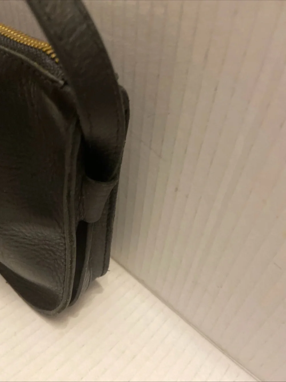 MADEWELL The Simple Crossbody Bag in True Black. - Picture 5 of 14